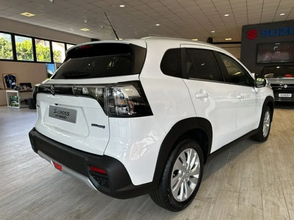 Suzuki S-Cross nuova a Vercelli (4)