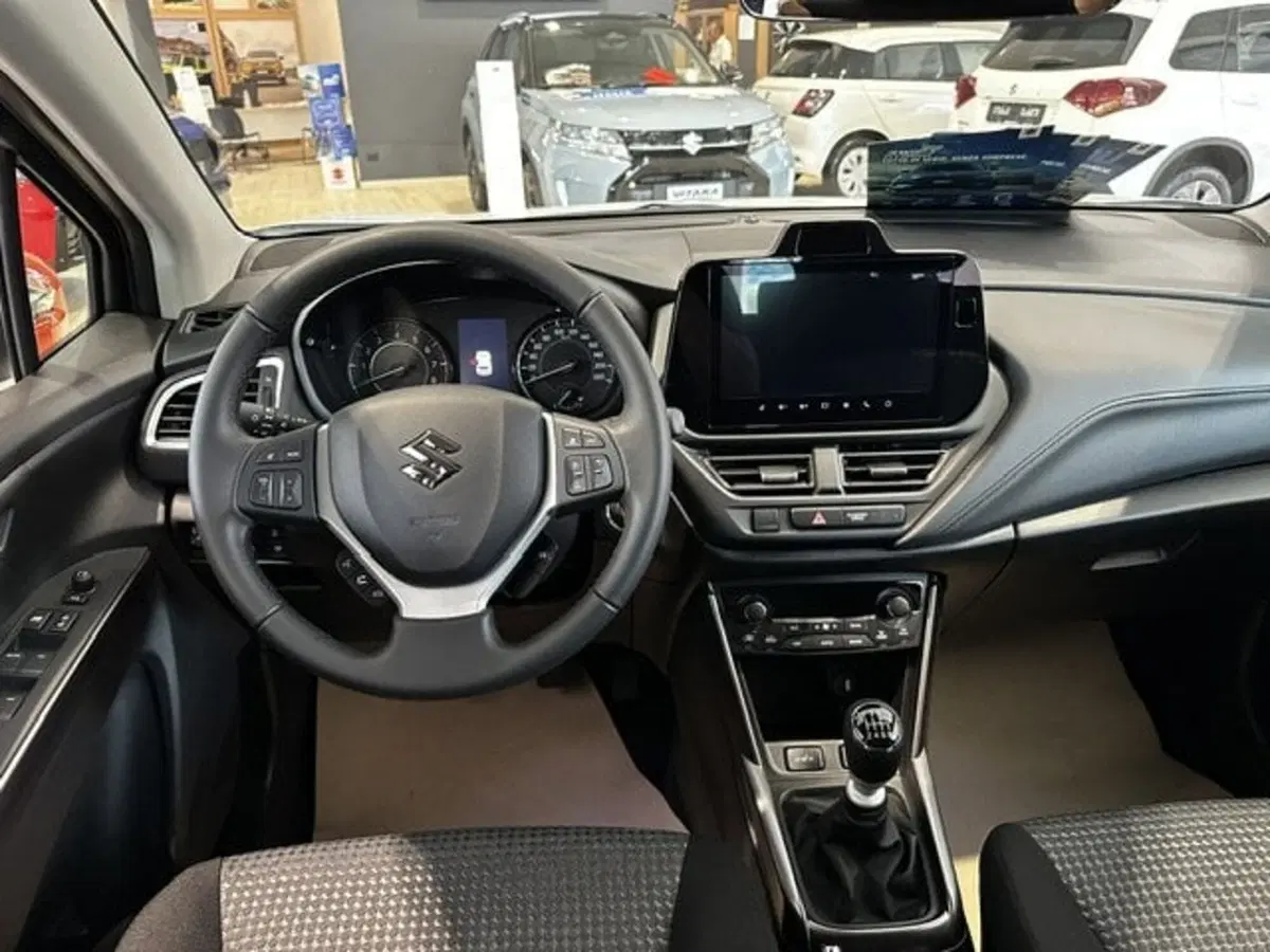 Suzuki S-Cross nuova a Vercelli (7)