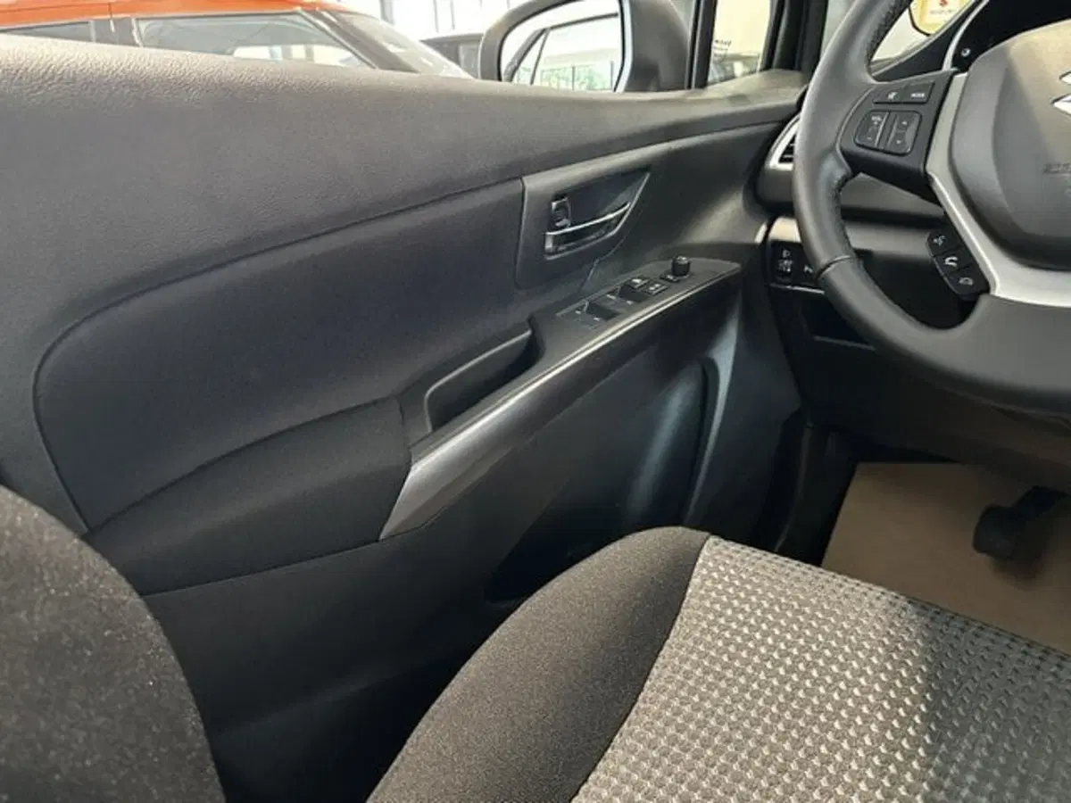 Suzuki S-Cross nuova a Vercelli (8)