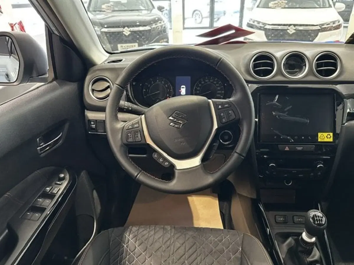 Suzuki Vitara nuova a Vercelli (8)