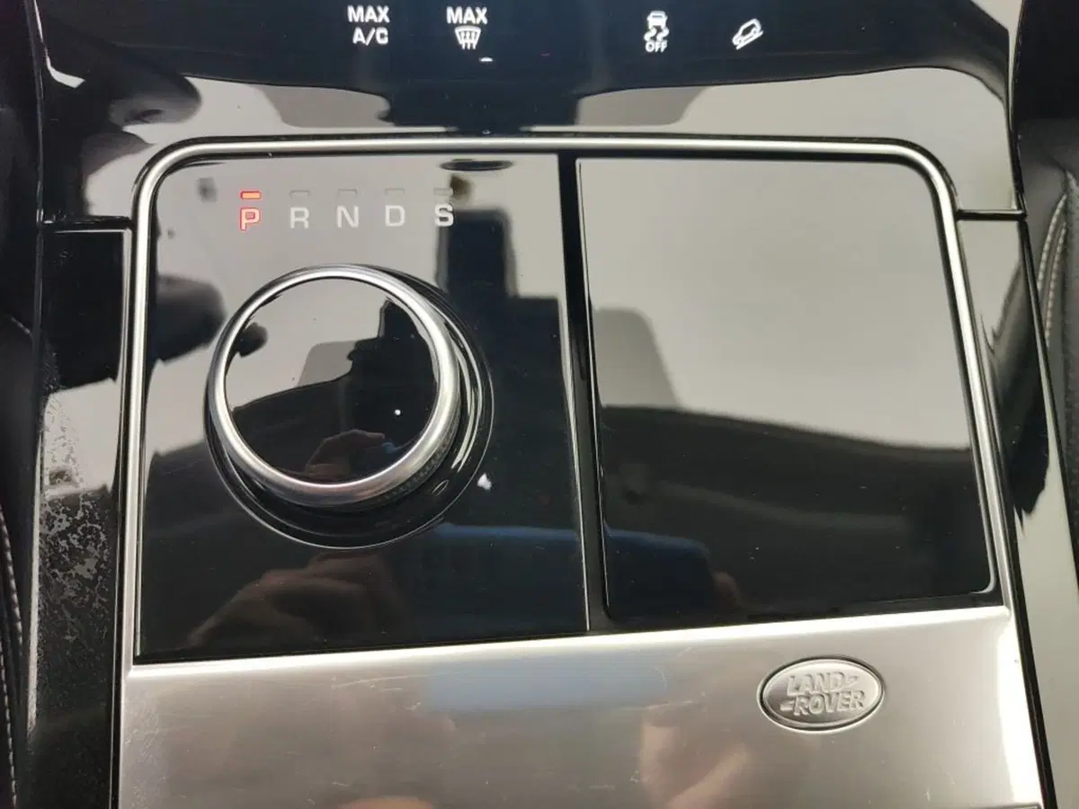 Land Rover Range Rover Velar usata a Ragusa (18)