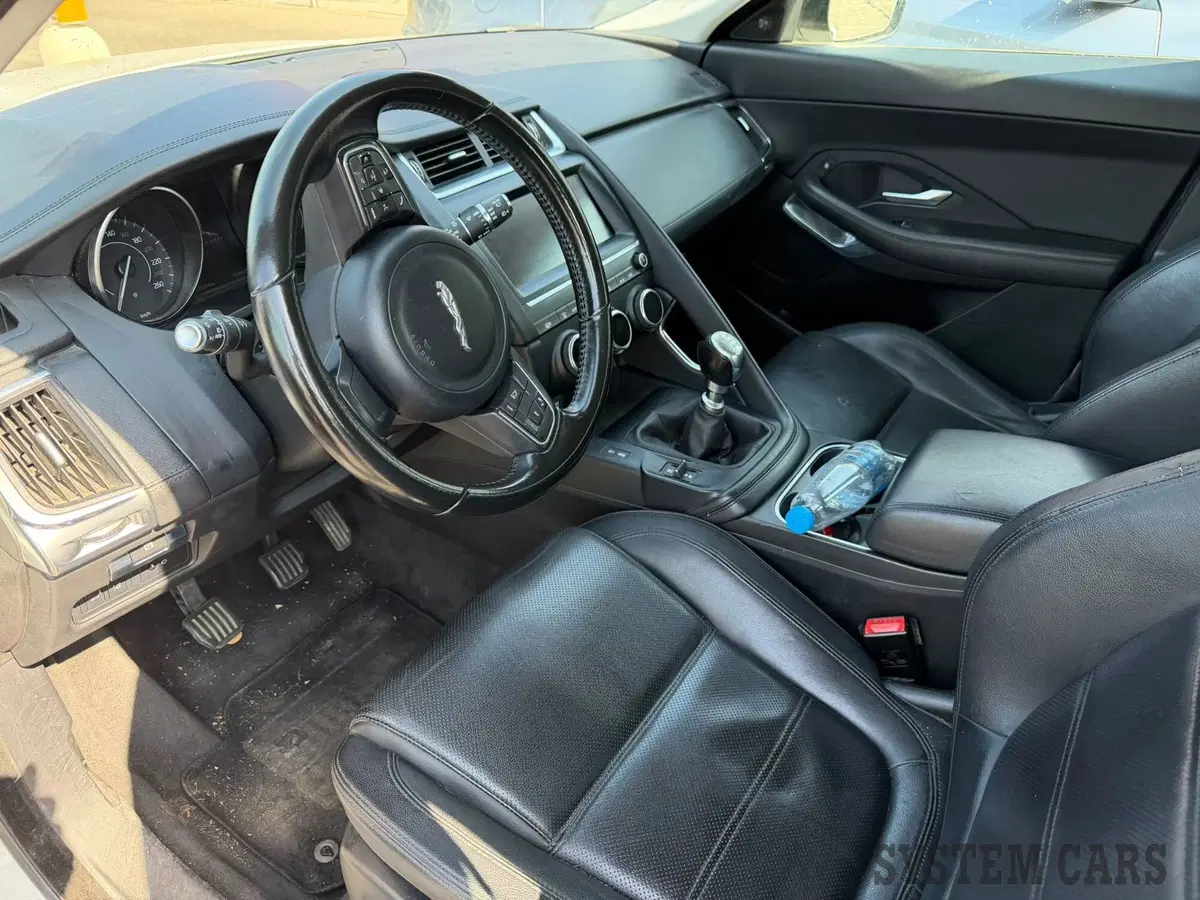 Jaguar E-Pace usata a Varese (4)