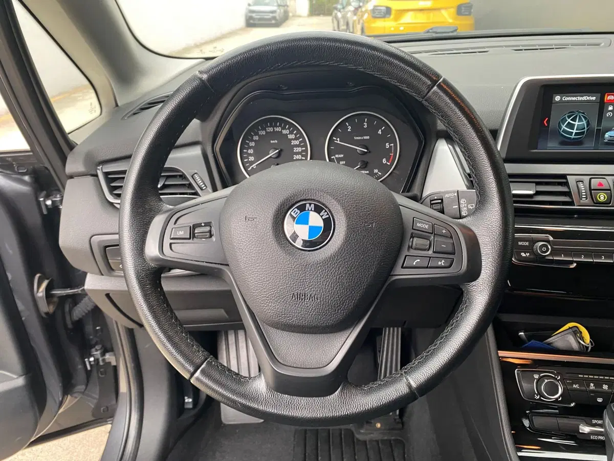 BMW Serie 2 Active Tourer usata a Milano (12)
