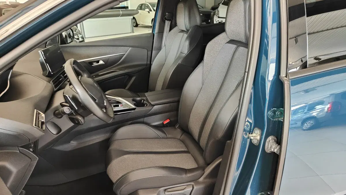 Peugeot 5008 usata a Milano (10)