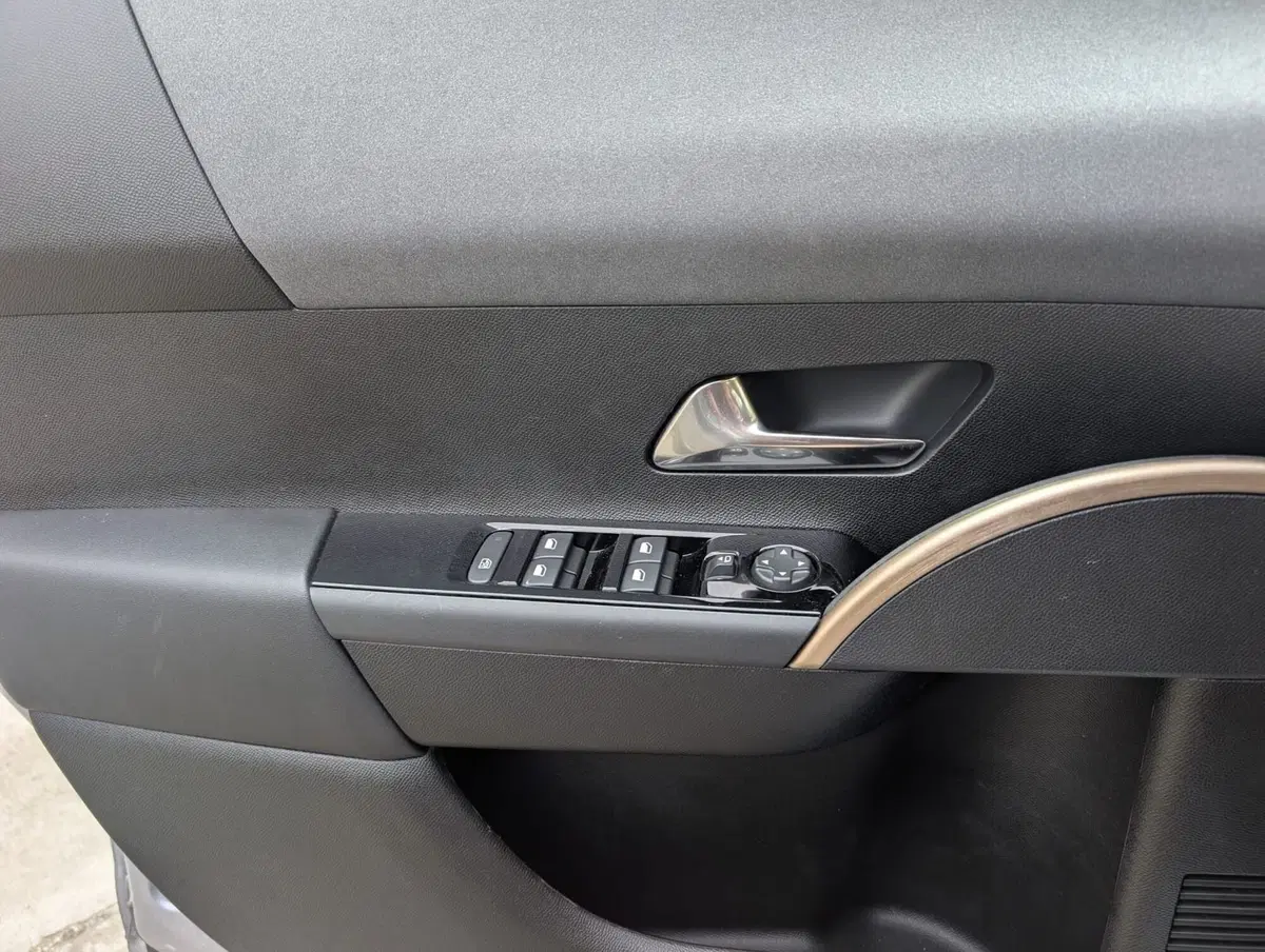 Lancia Ypsilon usata a Milano (18)
