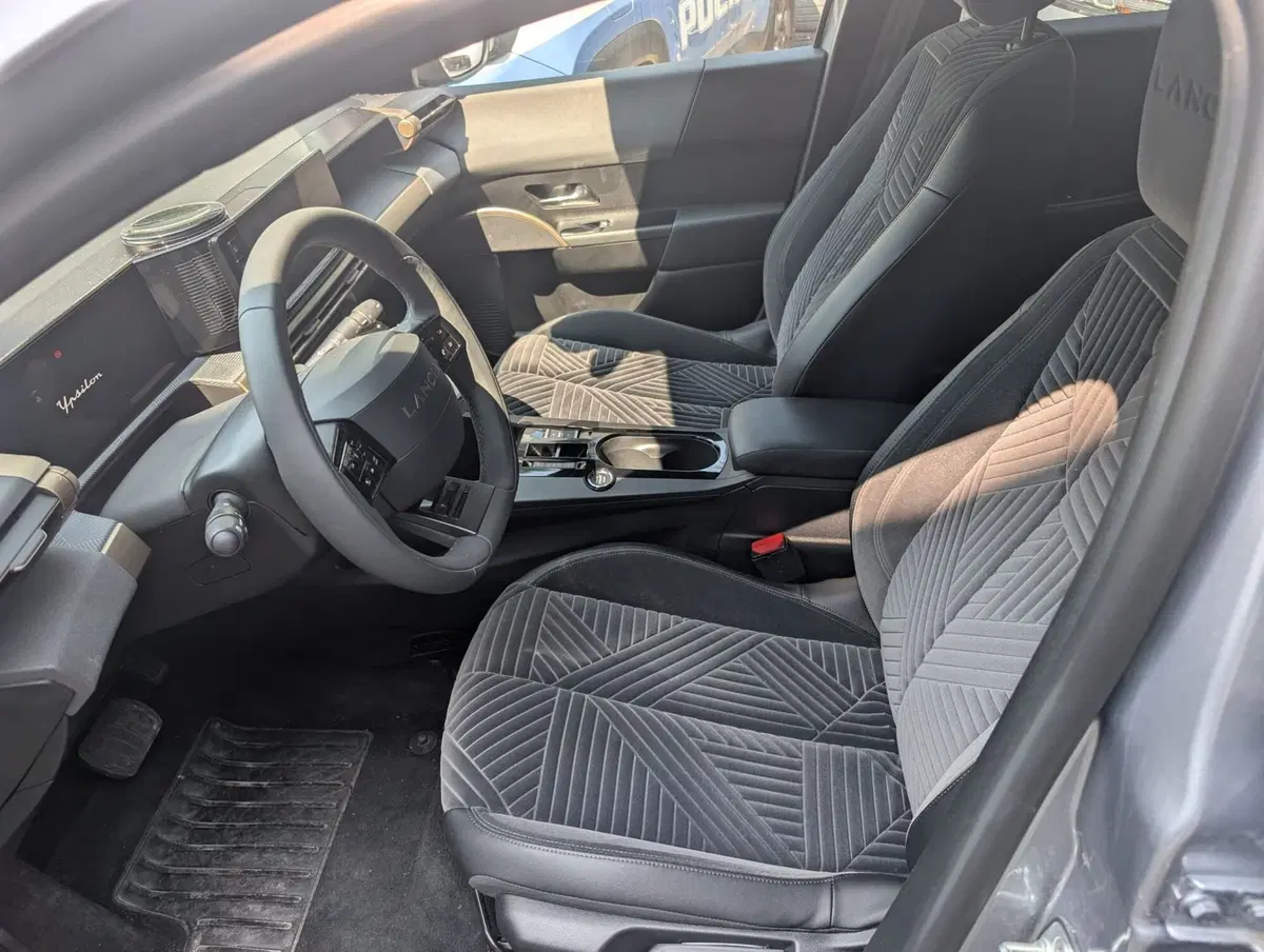 Lancia Ypsilon usata a Milano (7)