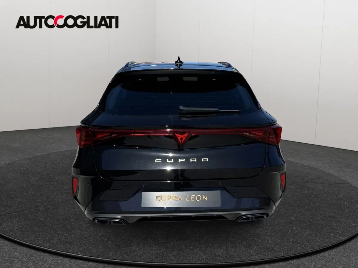 Cupra Leon Station Wagon nuova a Lecco (3)