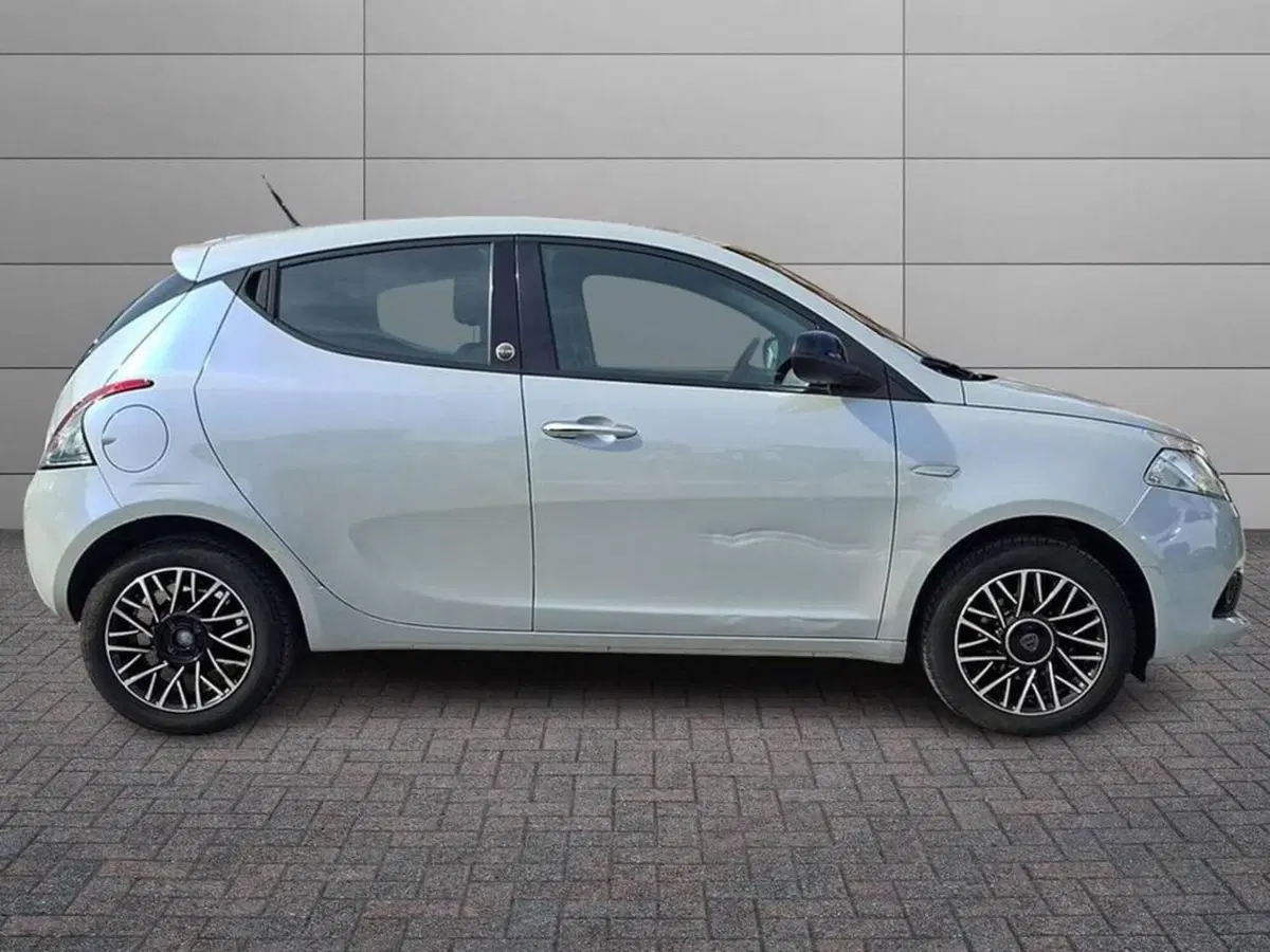 Lancia Ypsilon usata a Torino (3)