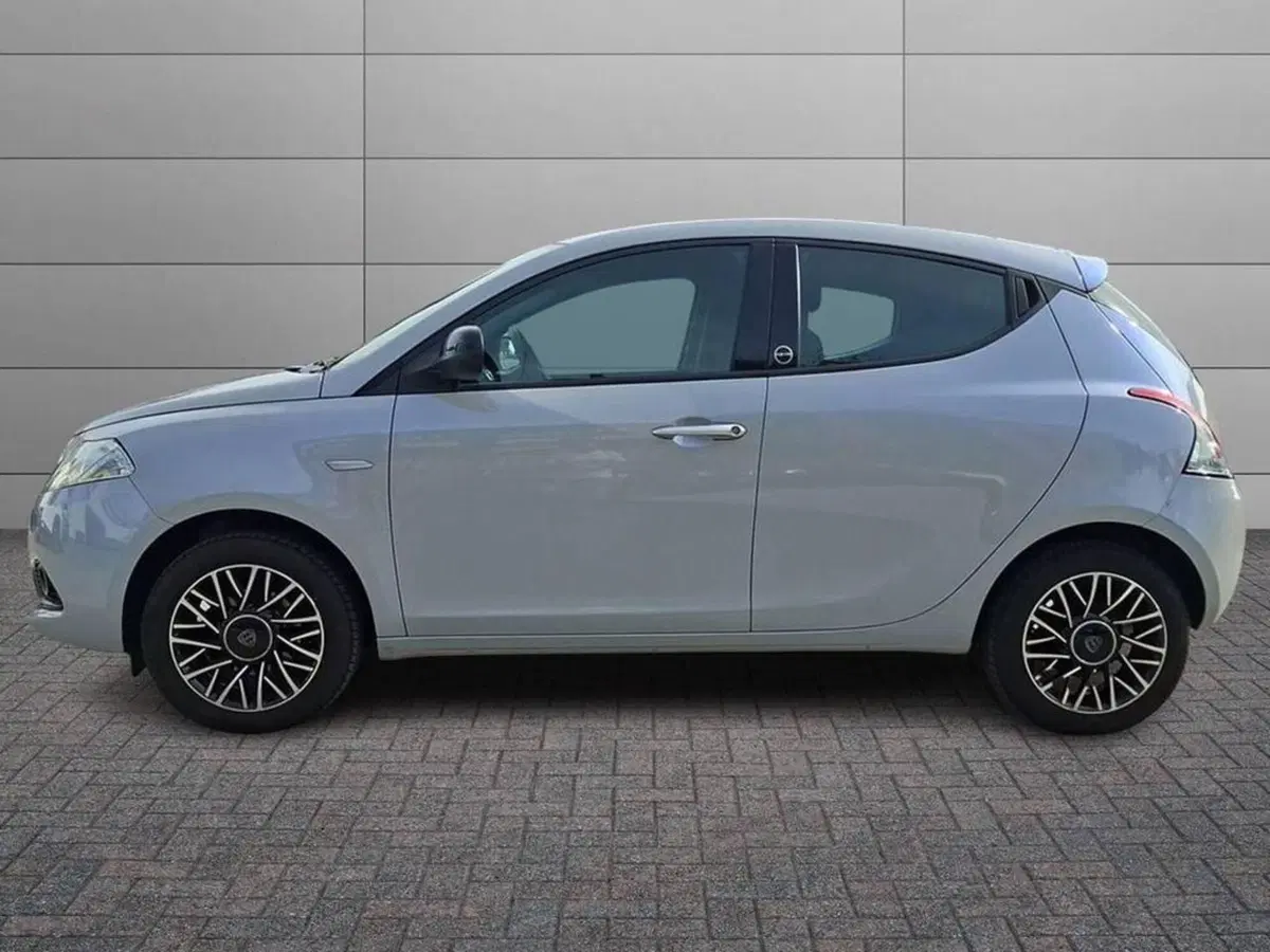 Lancia Ypsilon usata a Torino (4)