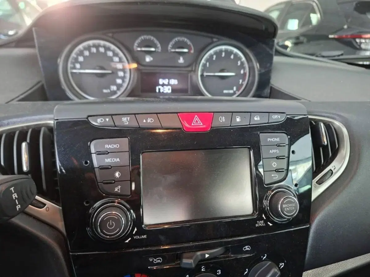Lancia Ypsilon usata a Torino (7)