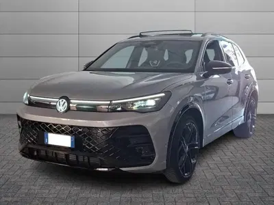 Volkswagen Tiguan 1.5 etsi R-Line 150cv dsg del 2025 usata a Torino