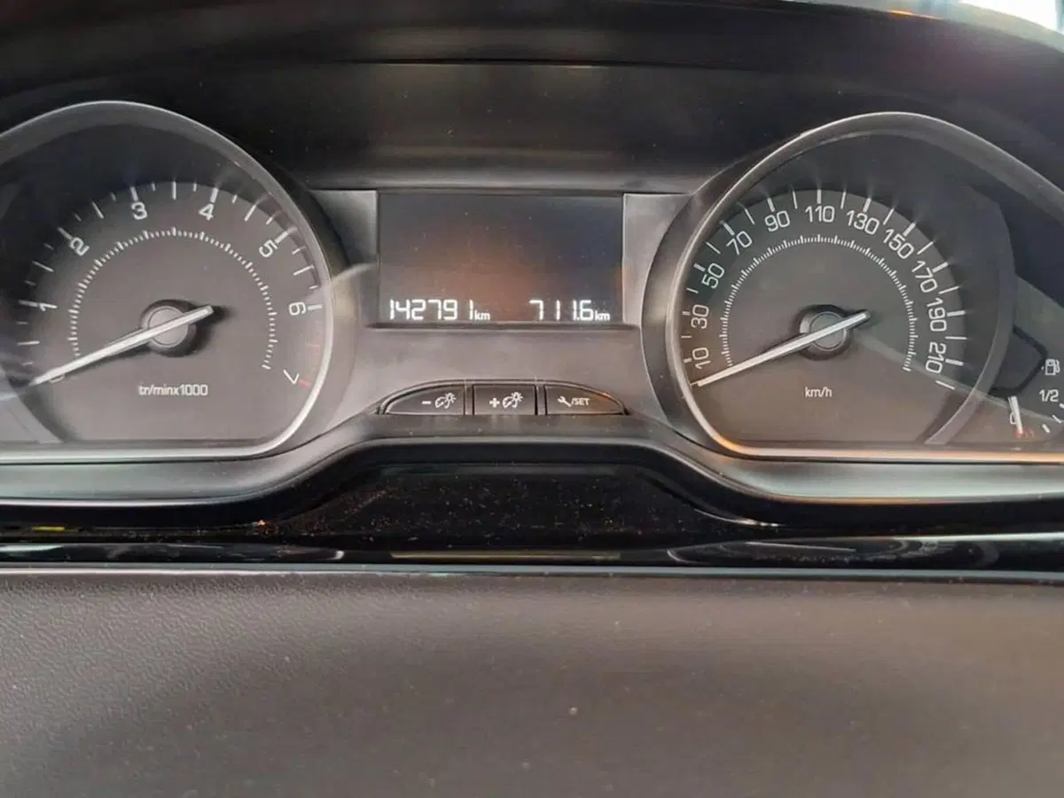 Peugeot 208 usata a Torino (7)