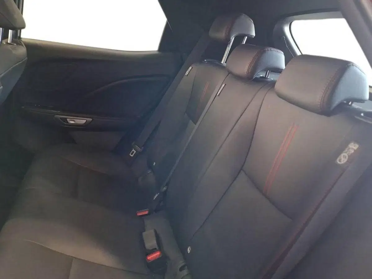 Lexus LBX usata a Torino (13)