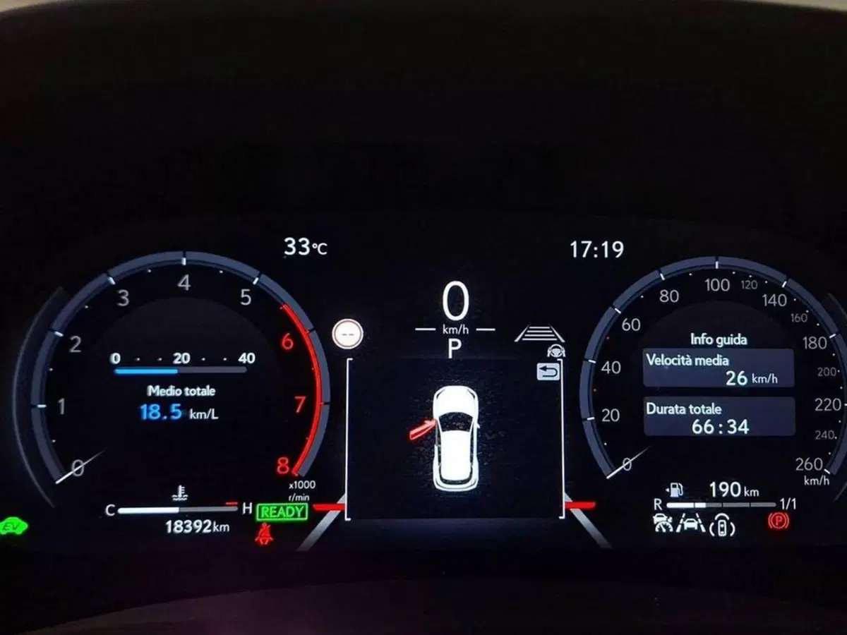 Lexus LBX usata a Torino (8)