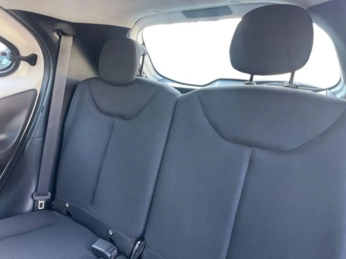 Toyota Aygo X usata a Vercelli (11)