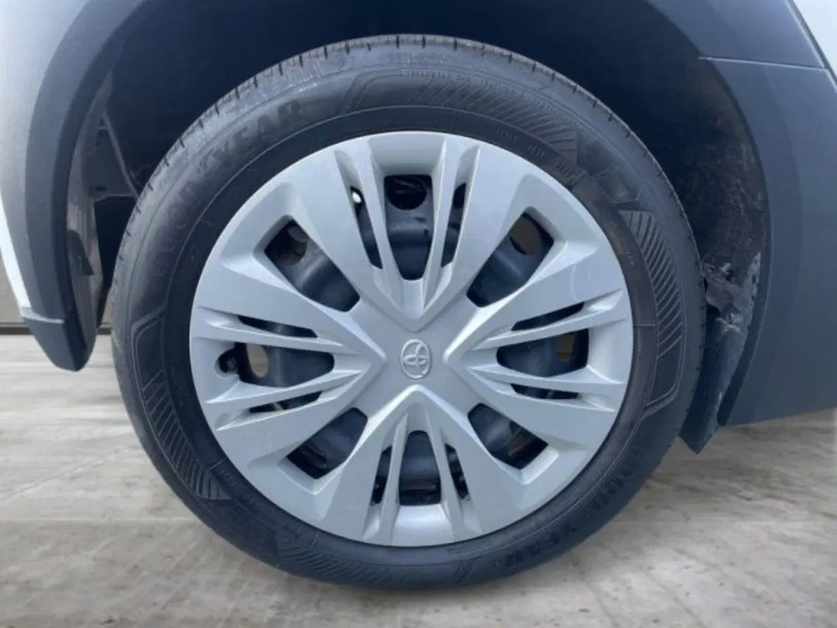Toyota Aygo X usata a Vercelli (14)