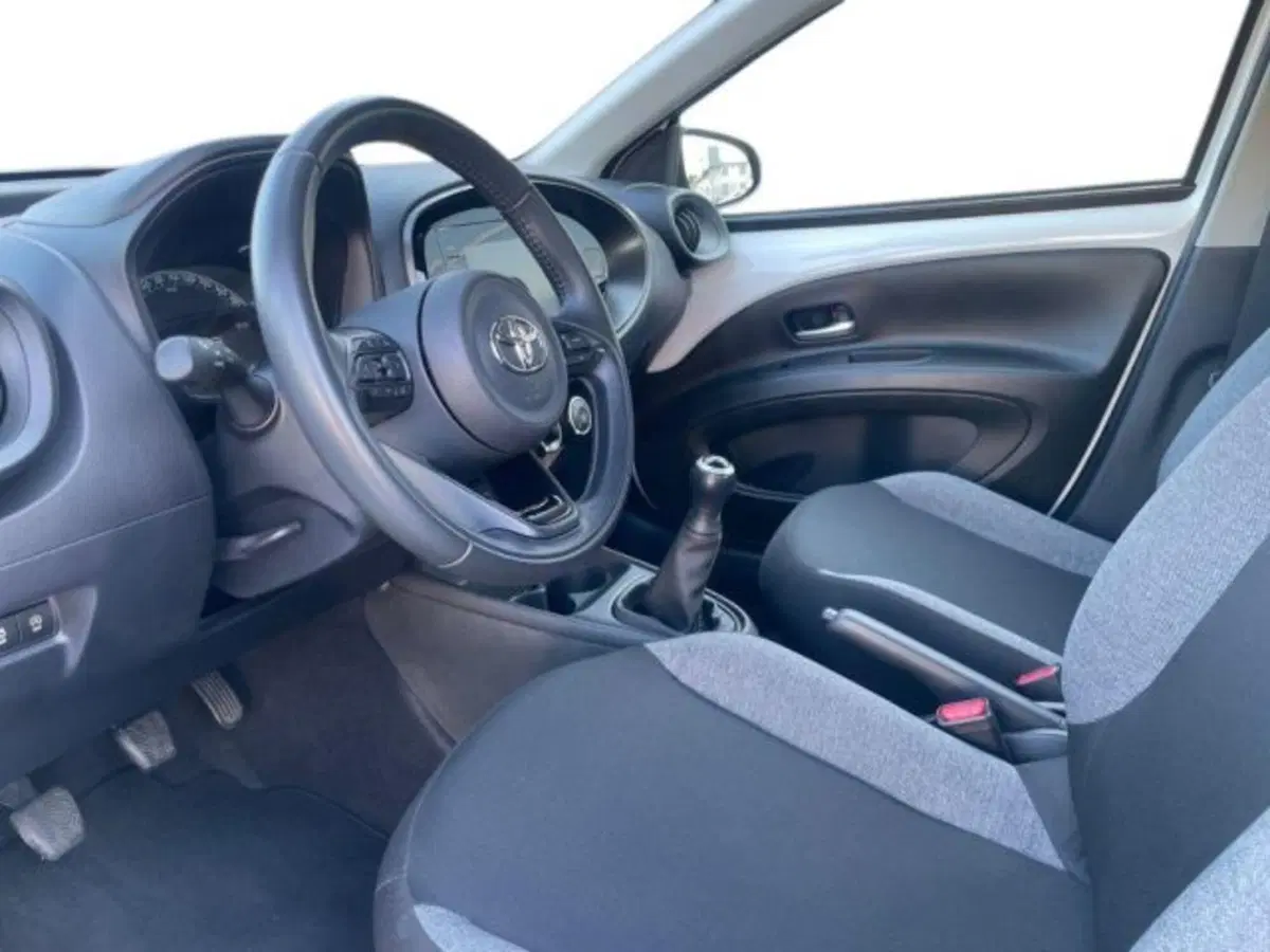 Toyota Aygo X usata a Vercelli (7)
