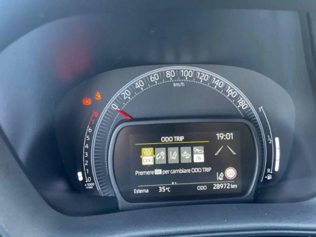 Toyota Aygo X usata a Vercelli (9)