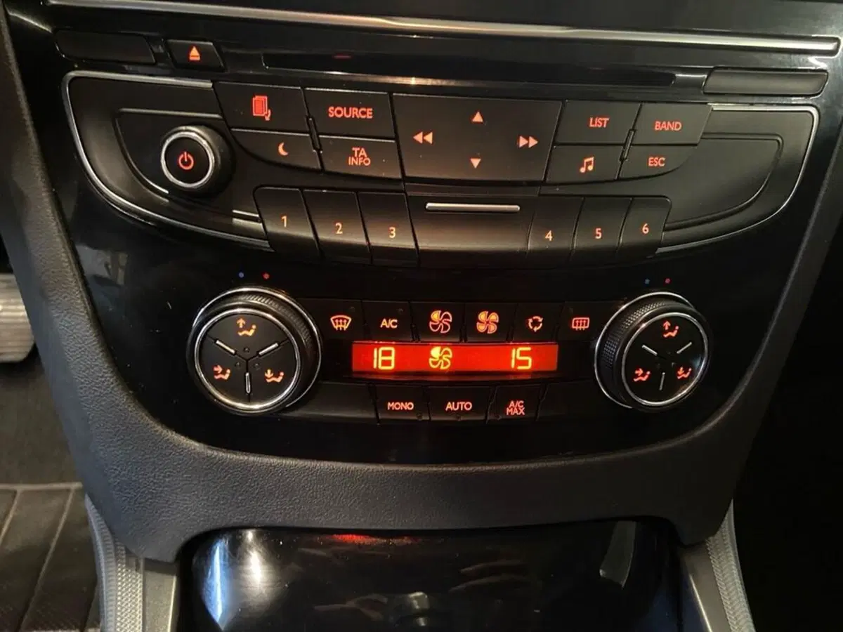 Peugeot 508 SW usata a Torino (10)