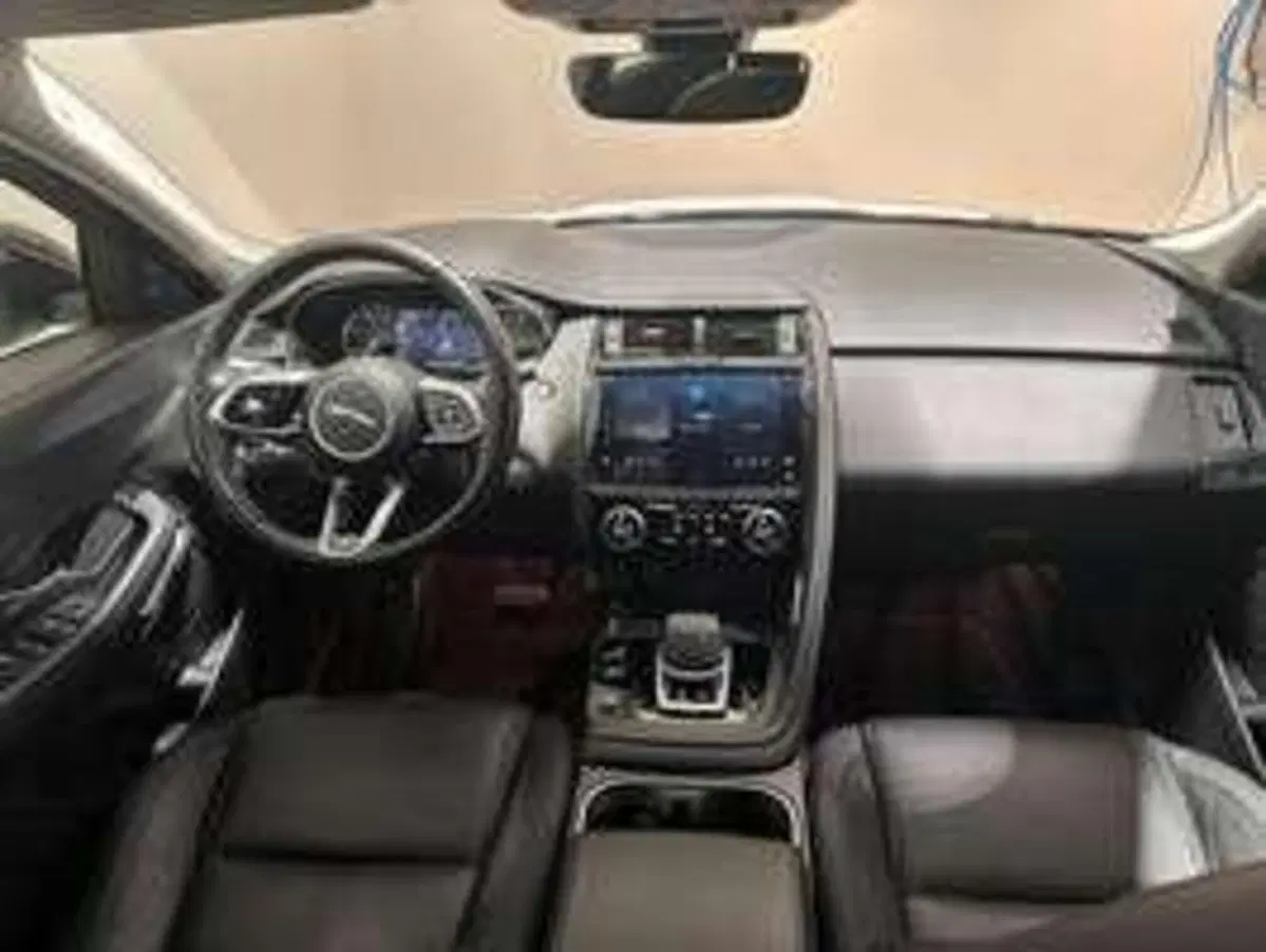 Jaguar E-Pace usata a Varese (5)