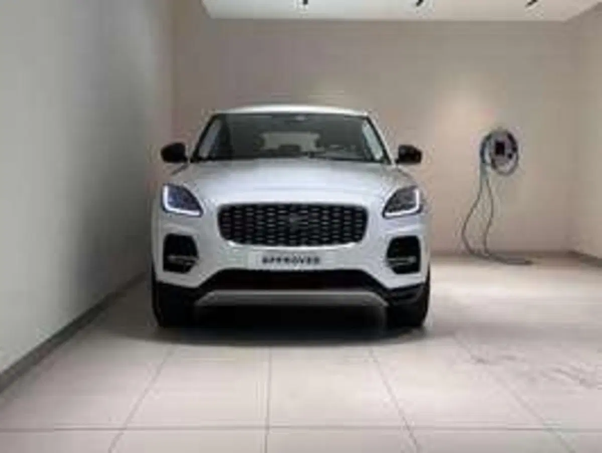 Jaguar E-Pace usata a Varese (8)