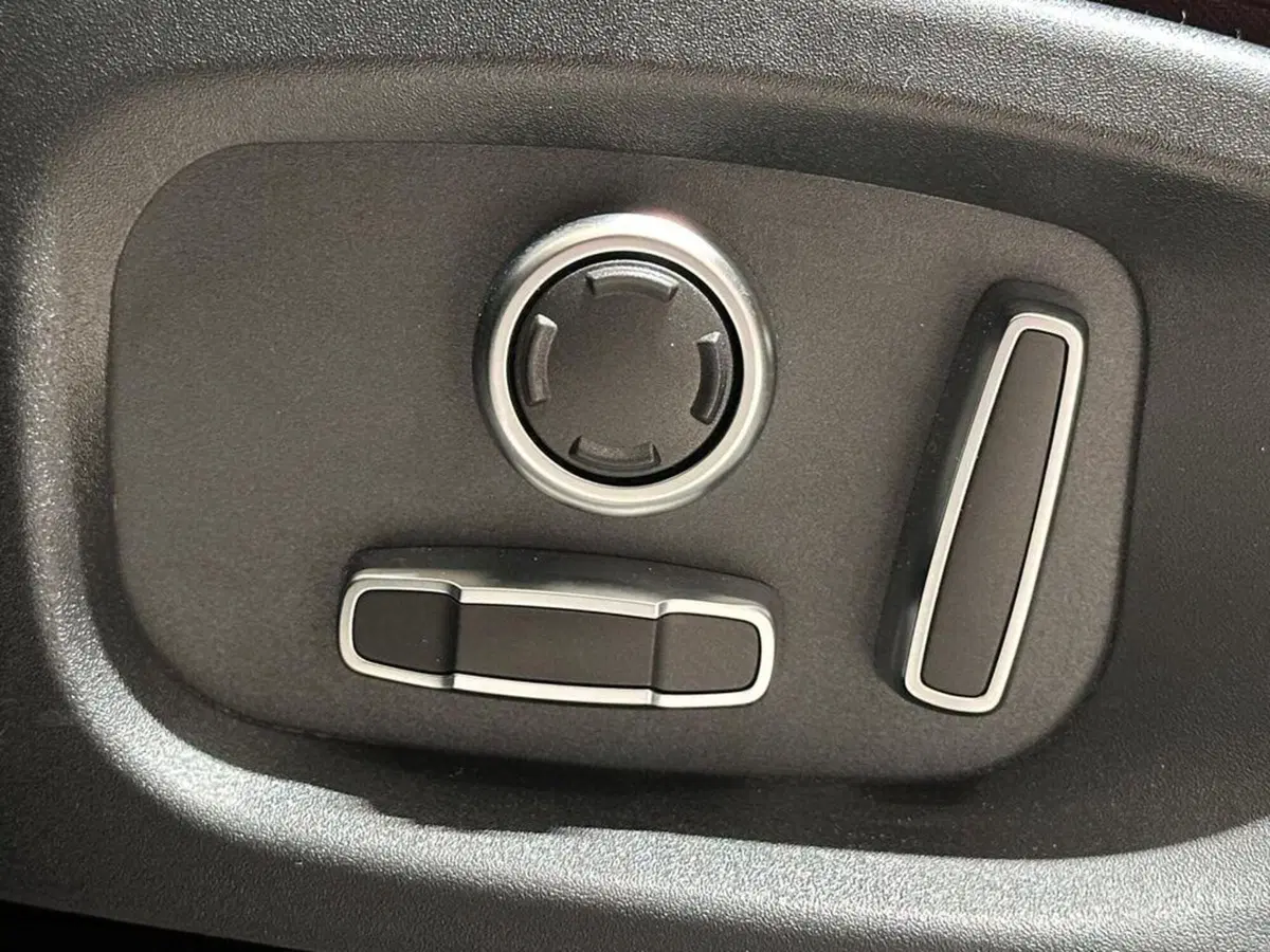 Jaguar E-Pace usata a Varese (13)