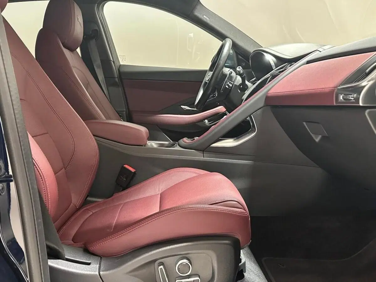 Jaguar E-Pace usata a Varese (3)