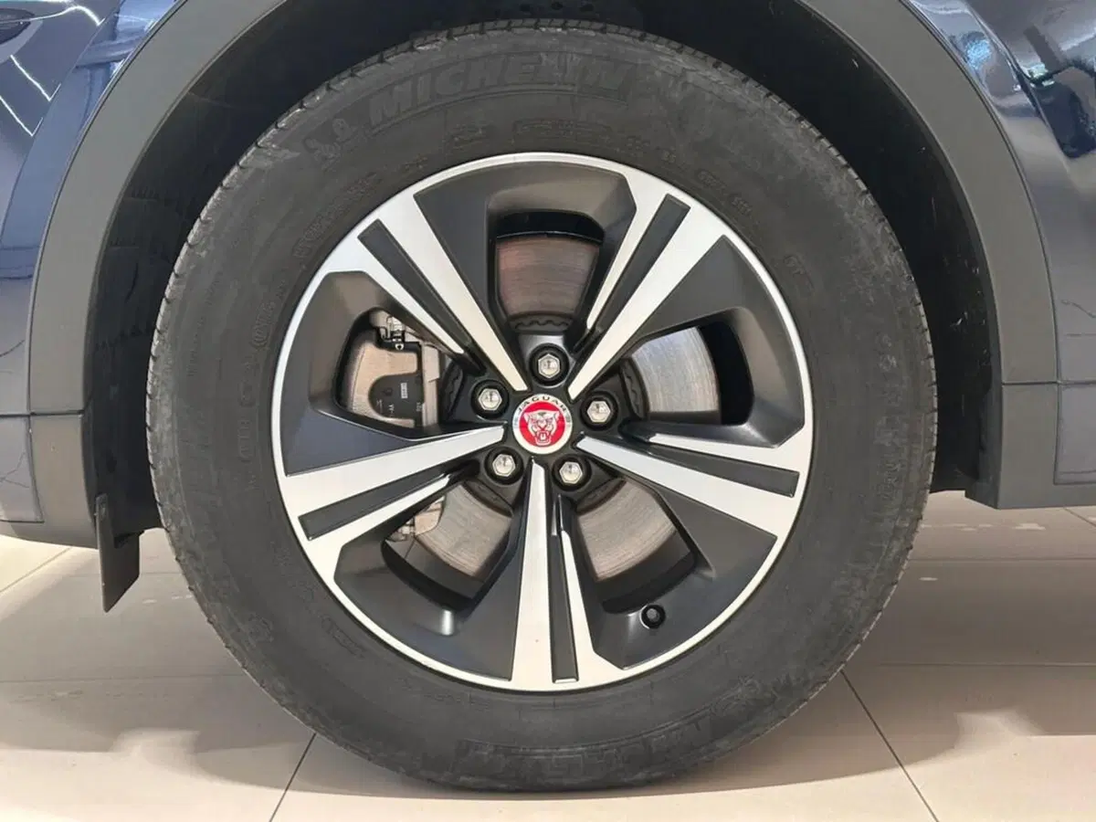 Jaguar E-Pace usata a Varese (9)