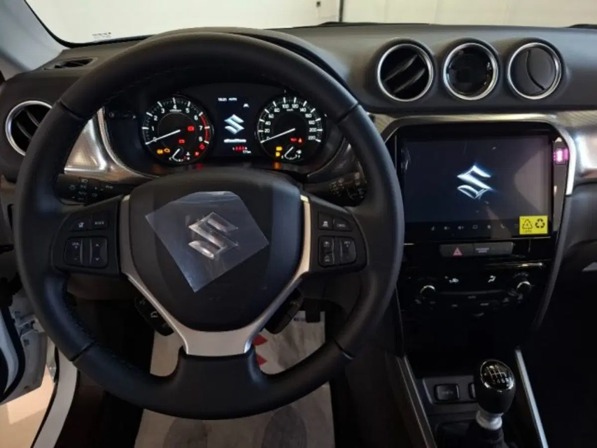 Suzuki Vitara nuova a Reggio Emilia (10)