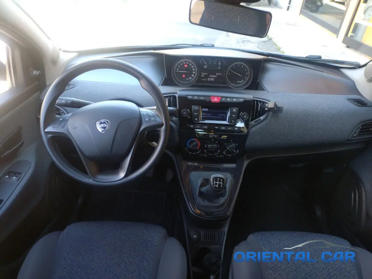 Lancia Ypsilon usata a La Spezia (10)