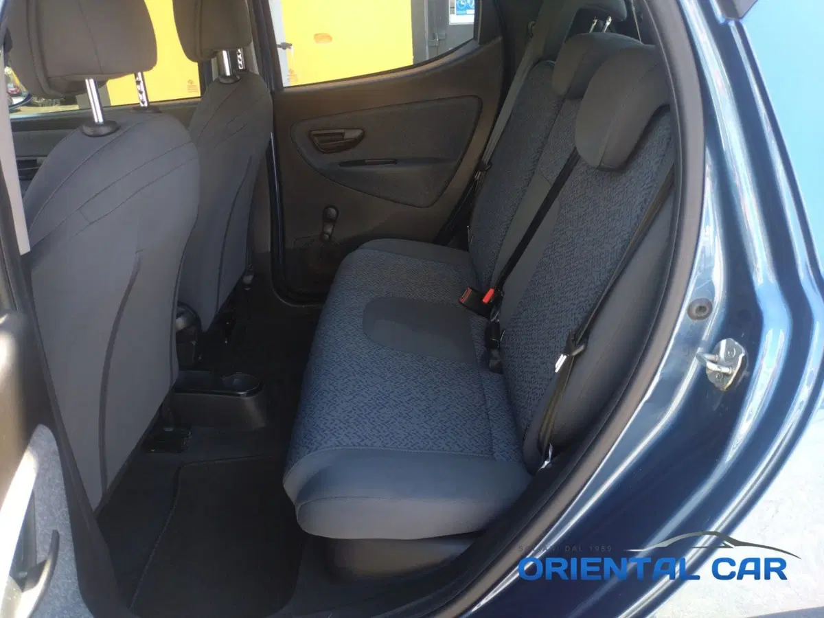 Lancia Ypsilon usata a La Spezia (11)