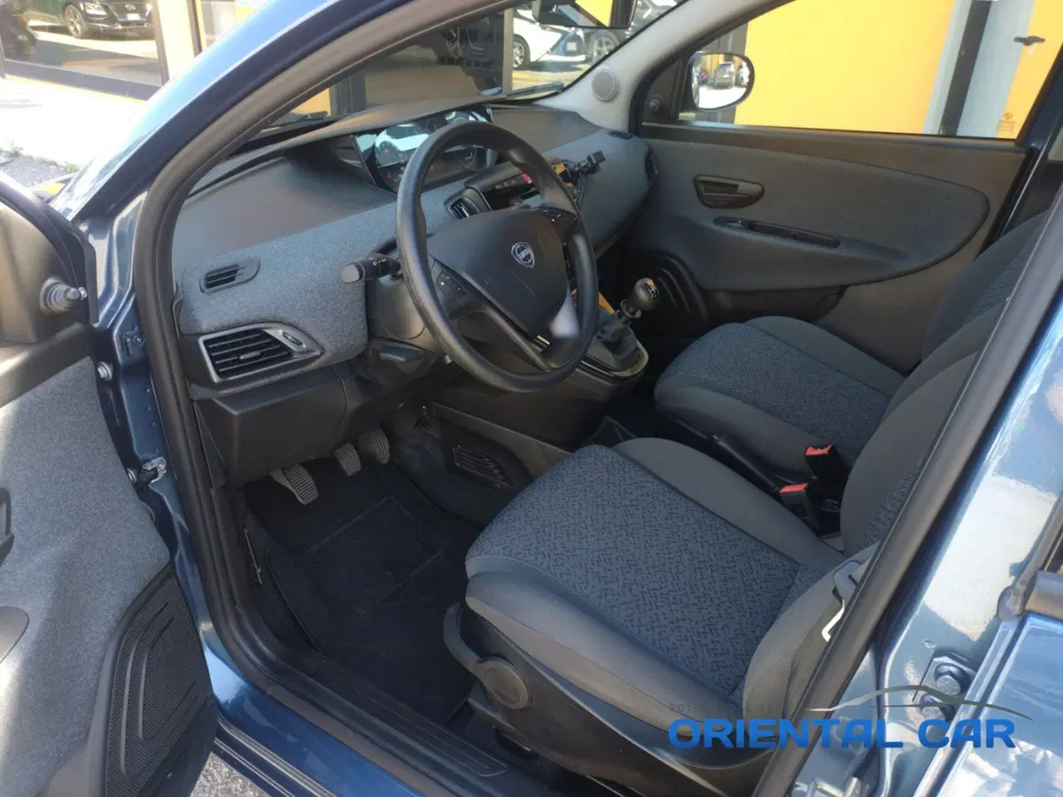 Lancia Ypsilon usata a La Spezia (17)