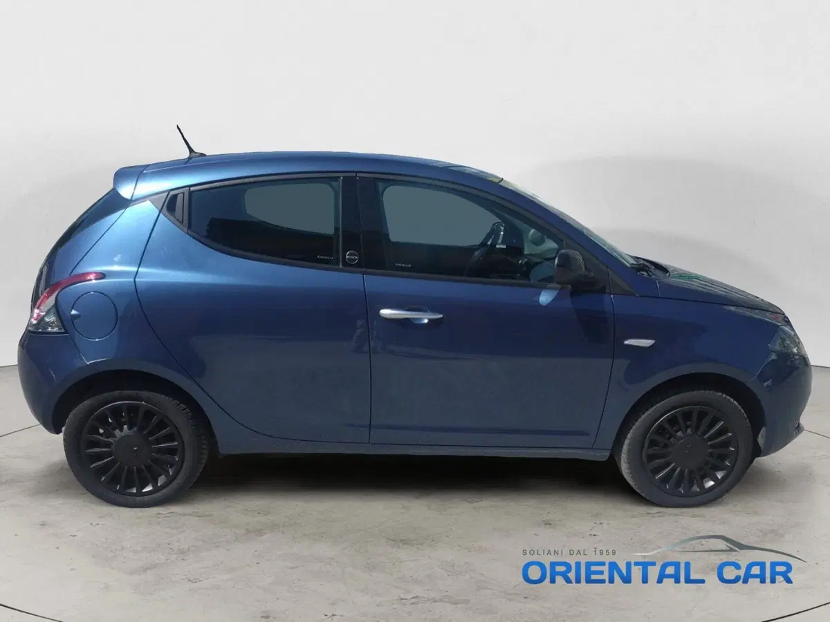 Lancia Ypsilon usata a La Spezia (6)
