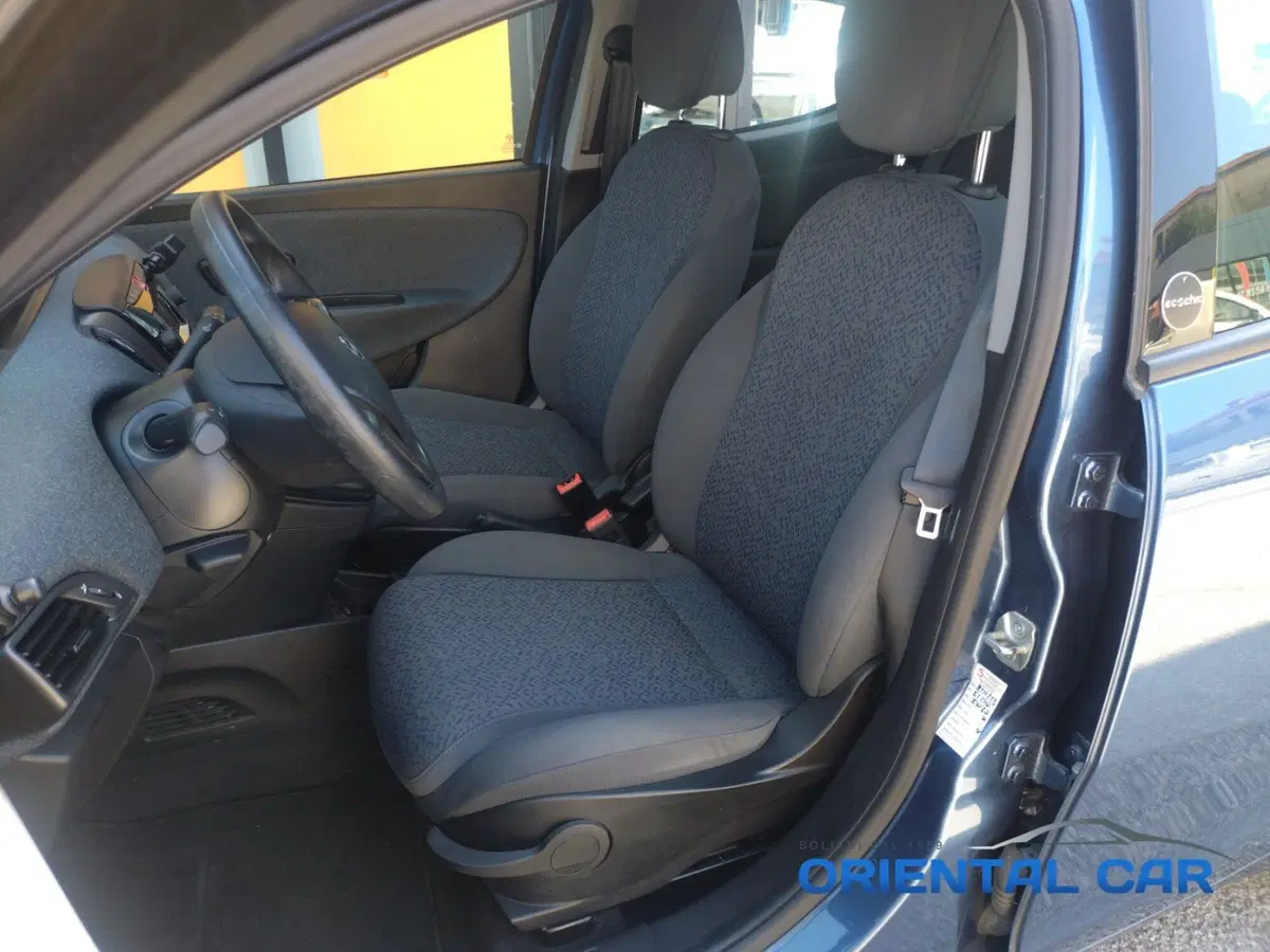 Lancia Ypsilon usata a La Spezia (9)