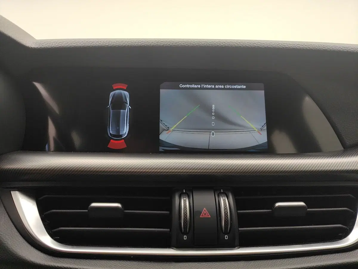 Alfa Romeo Stelvio usata a Como (10)