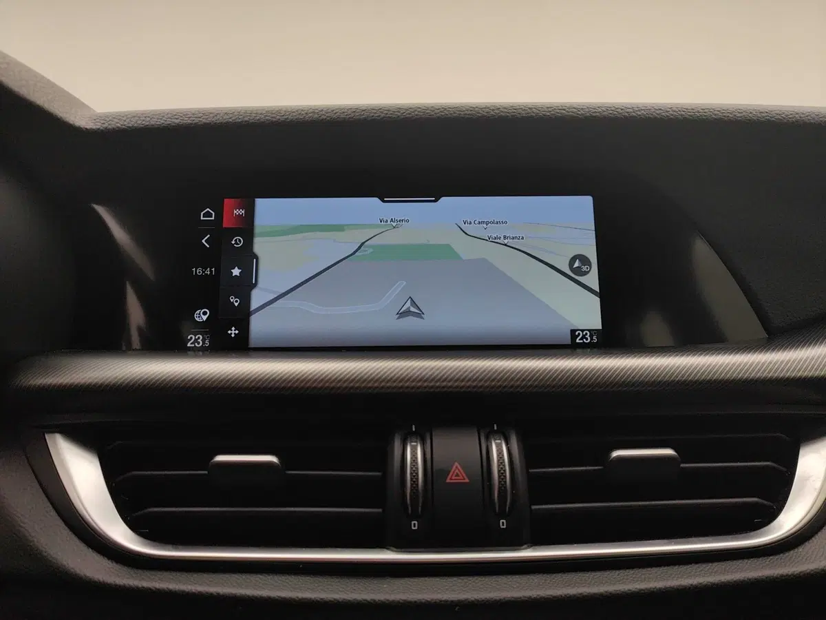 Alfa Romeo Stelvio usata a Como (11)