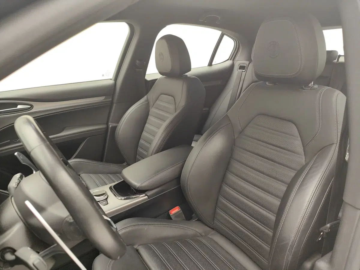 Alfa Romeo Stelvio usata a Como (12)