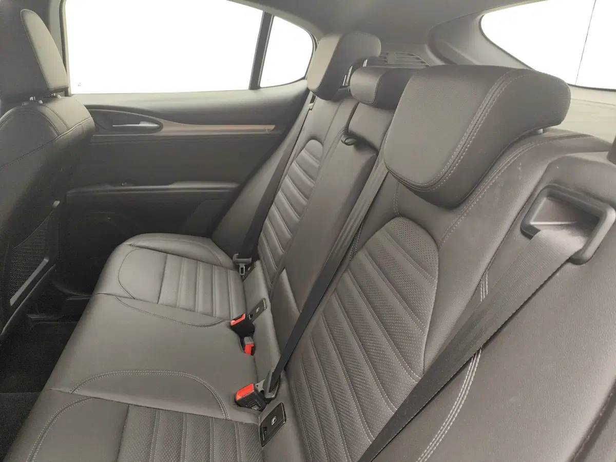 Alfa Romeo Stelvio usata a Como (13)