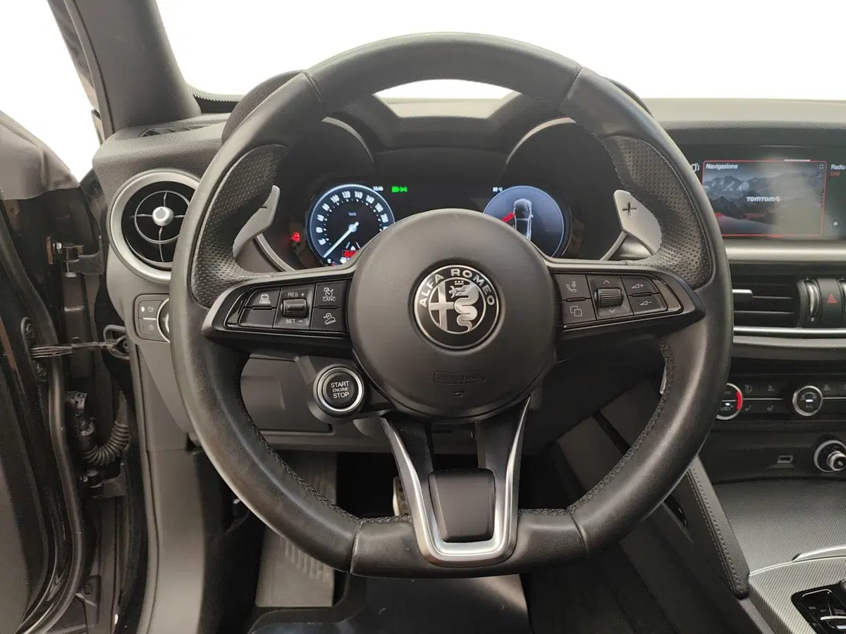 Alfa Romeo Stelvio usata a Como (18)