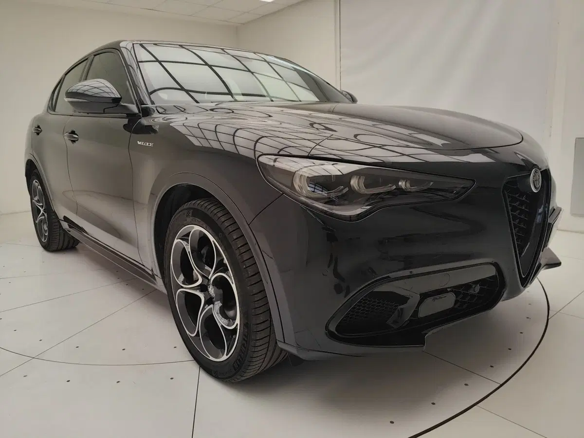Alfa Romeo Stelvio usata a Como (3)
