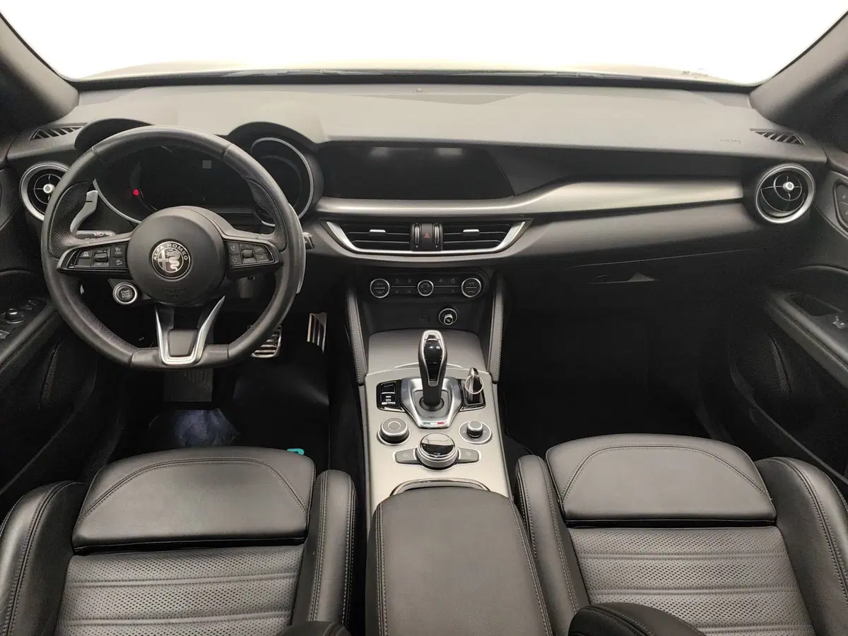 Alfa Romeo Stelvio usata a Como (7)