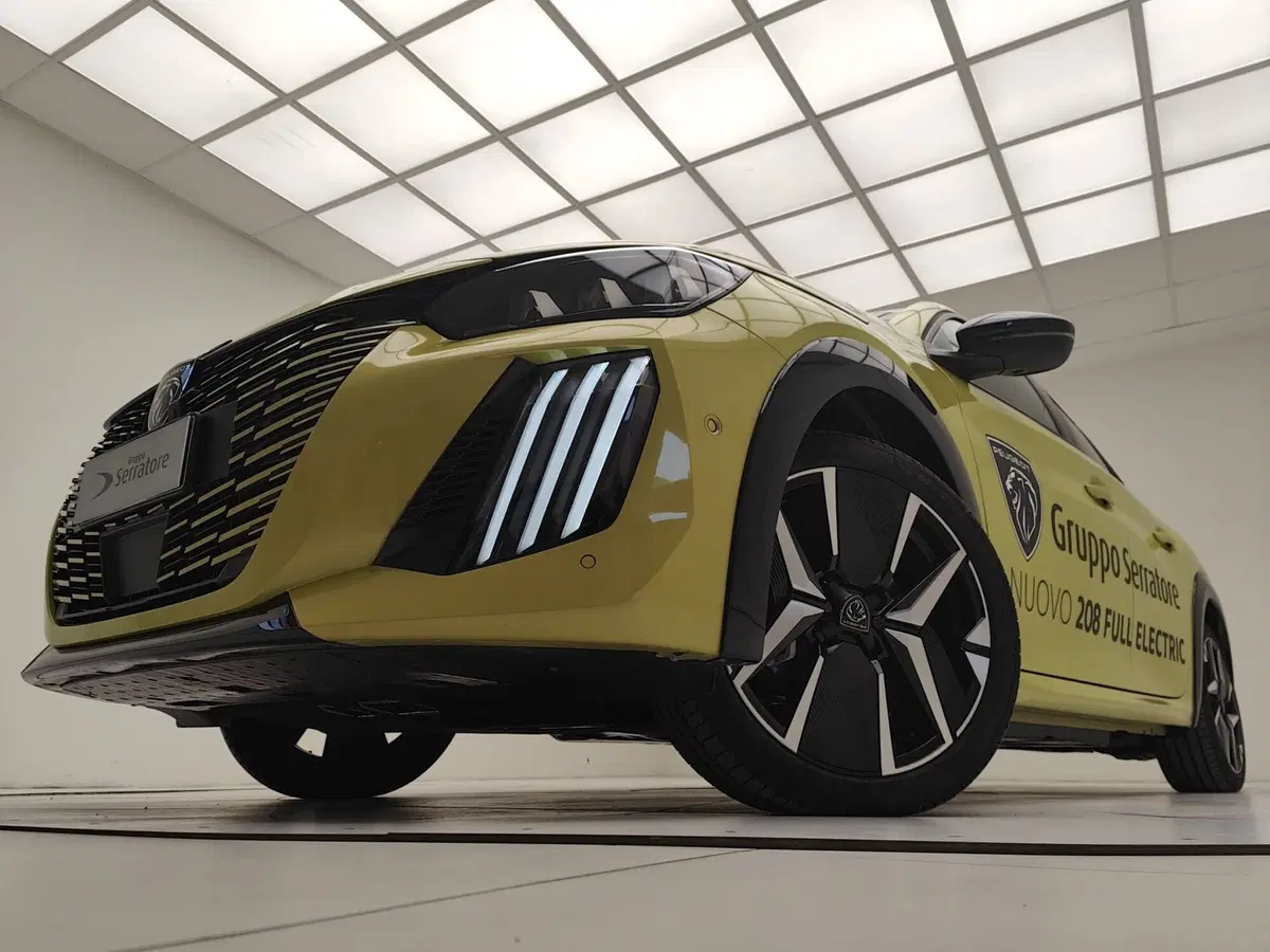 Peugeot 208 nuova a Como (13)