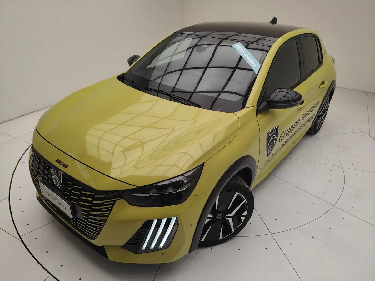 Peugeot 208 nuova a Como (14)