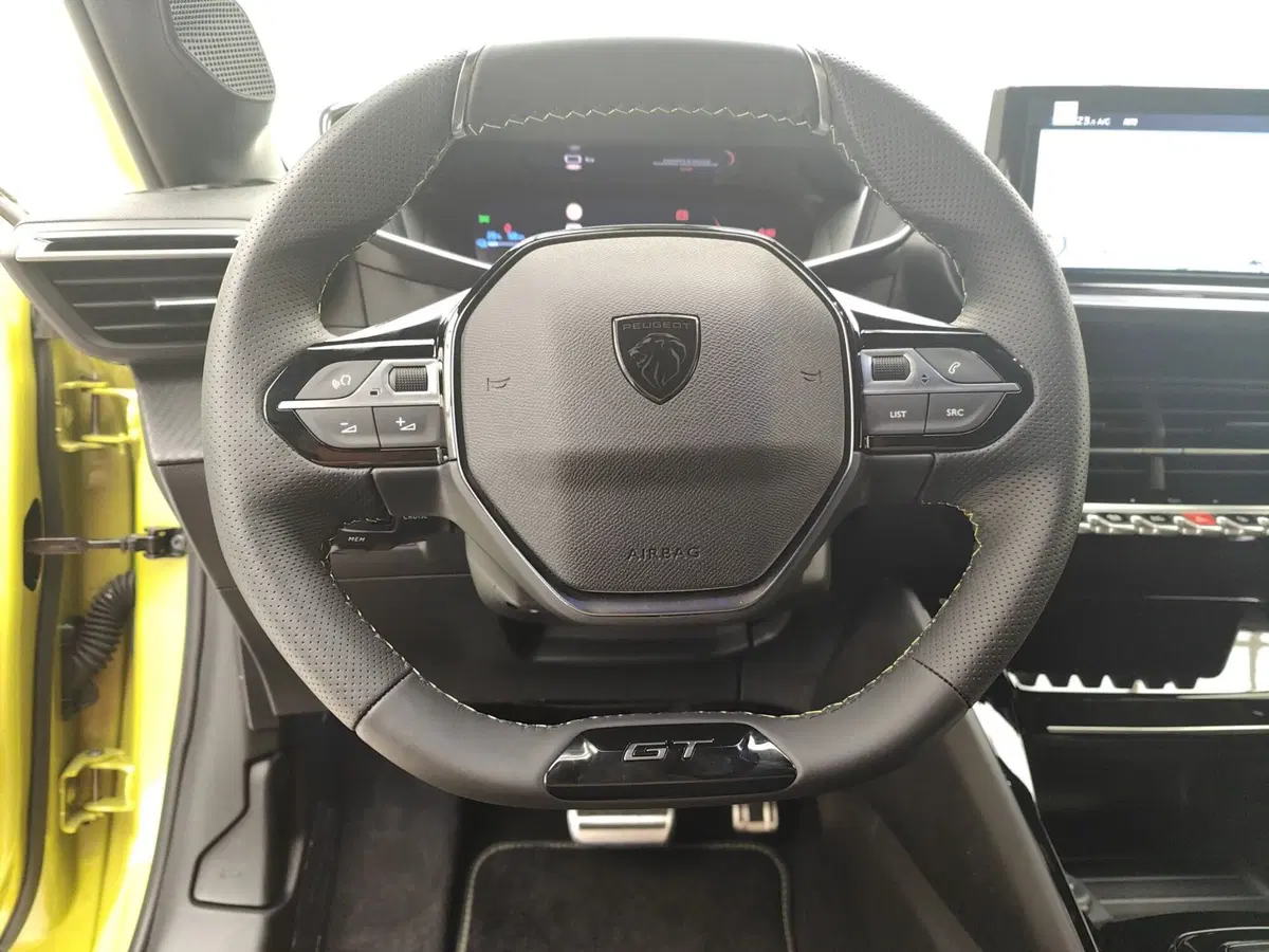 Peugeot 208 nuova a Como (15)