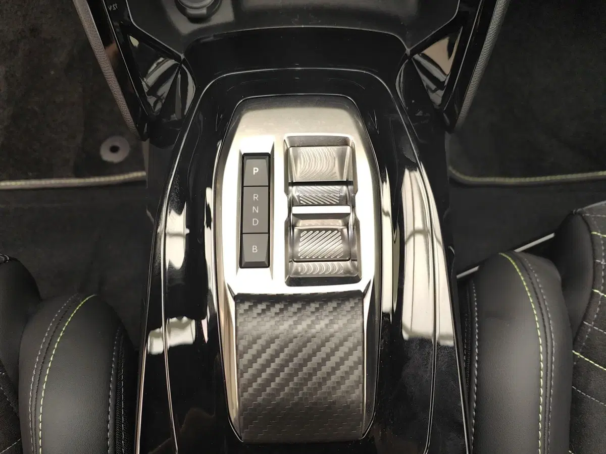 Peugeot 208 nuova a Como (16)