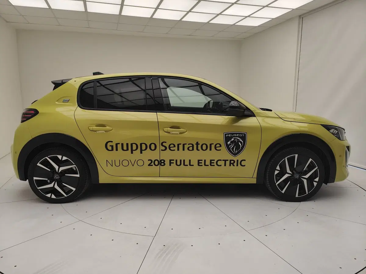 Peugeot 208 nuova a Como (17)