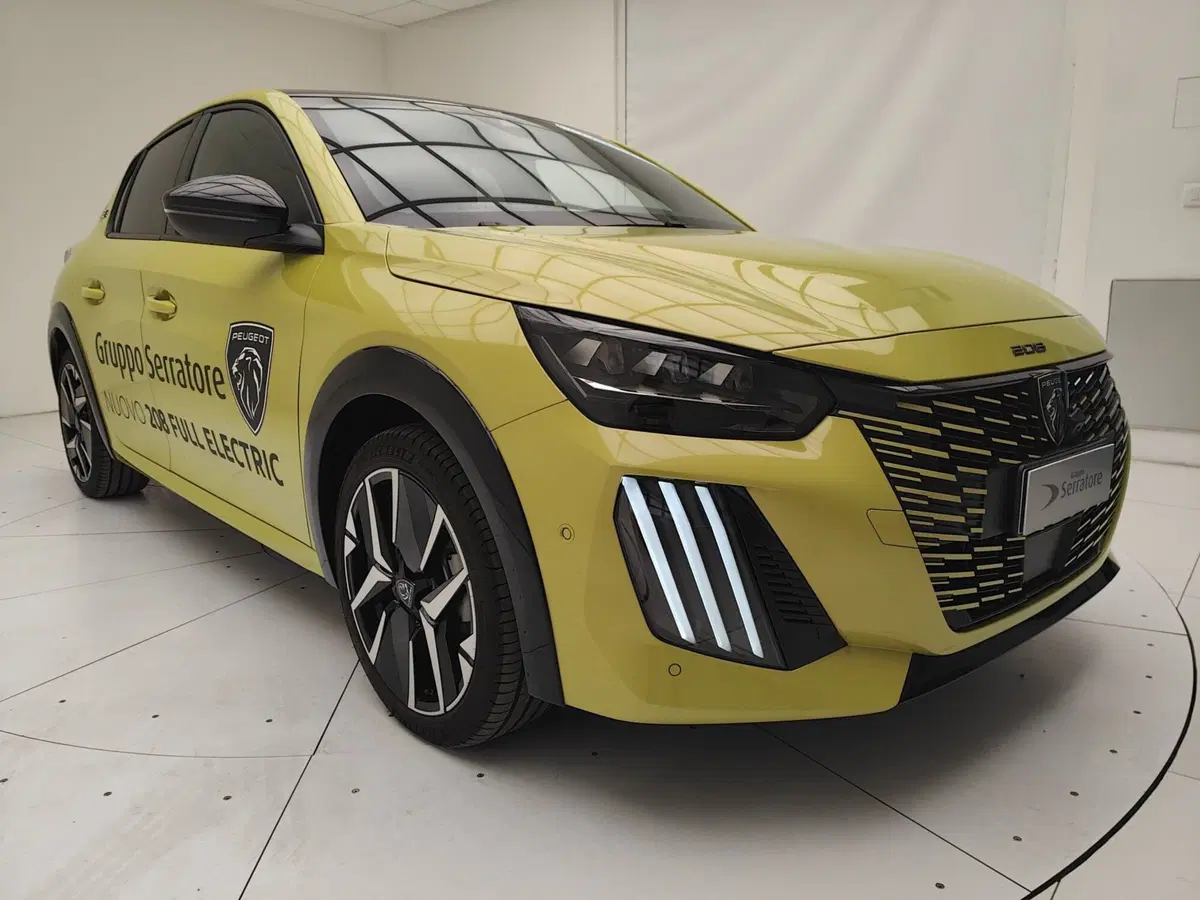 Peugeot 208 nuova a Como (3)