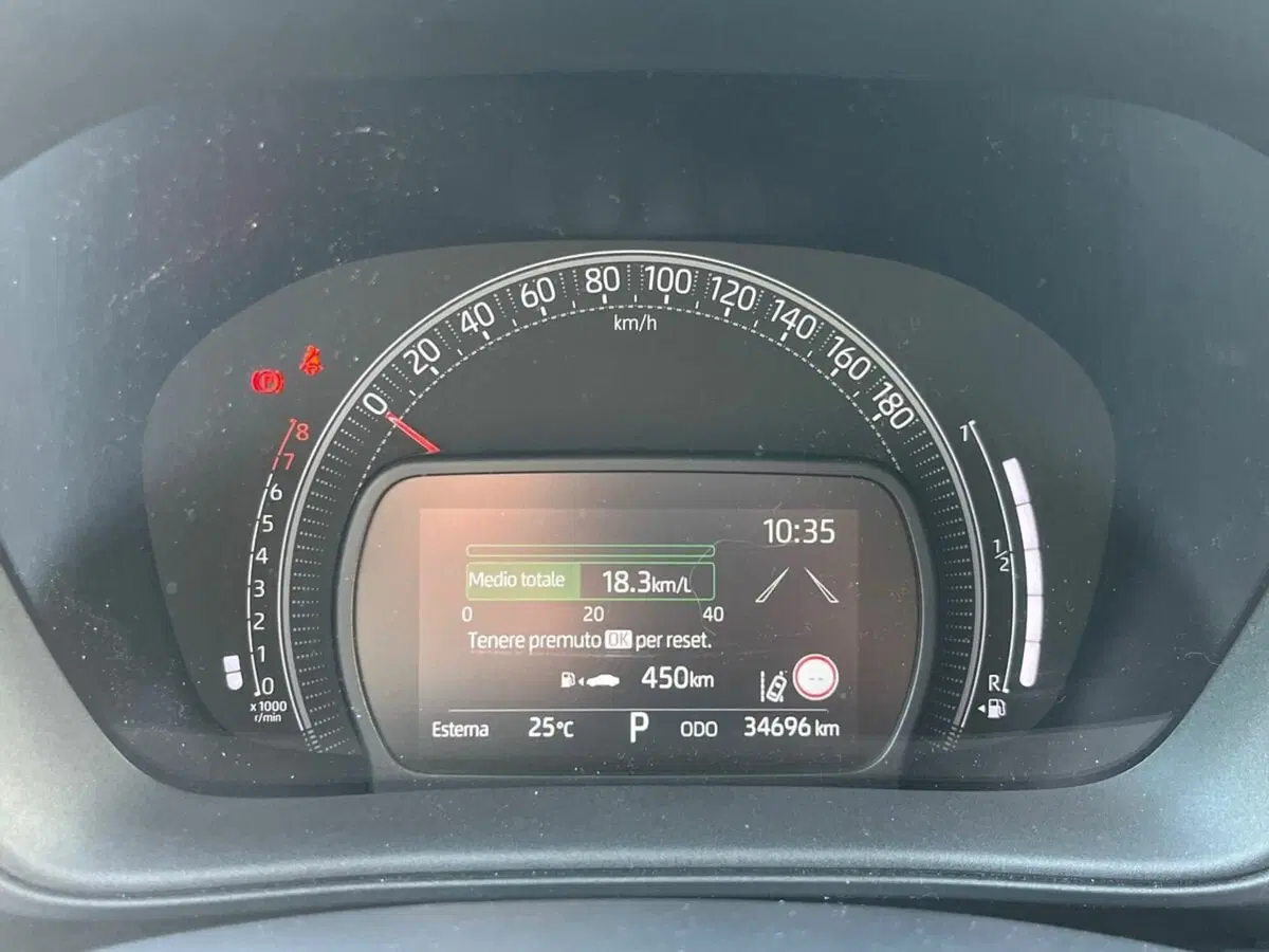 Toyota Aygo X usata a Sondrio (8)