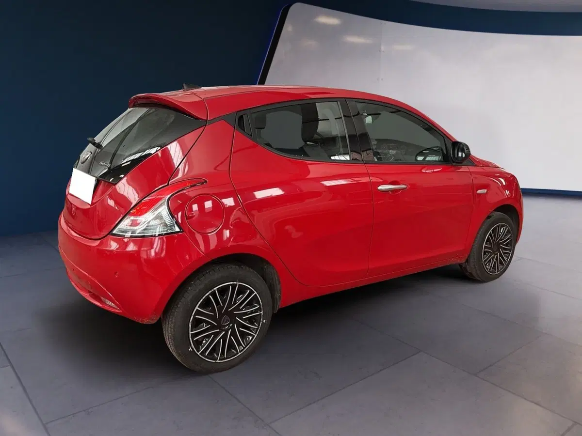 Lancia Ypsilon usata a Torino (4)