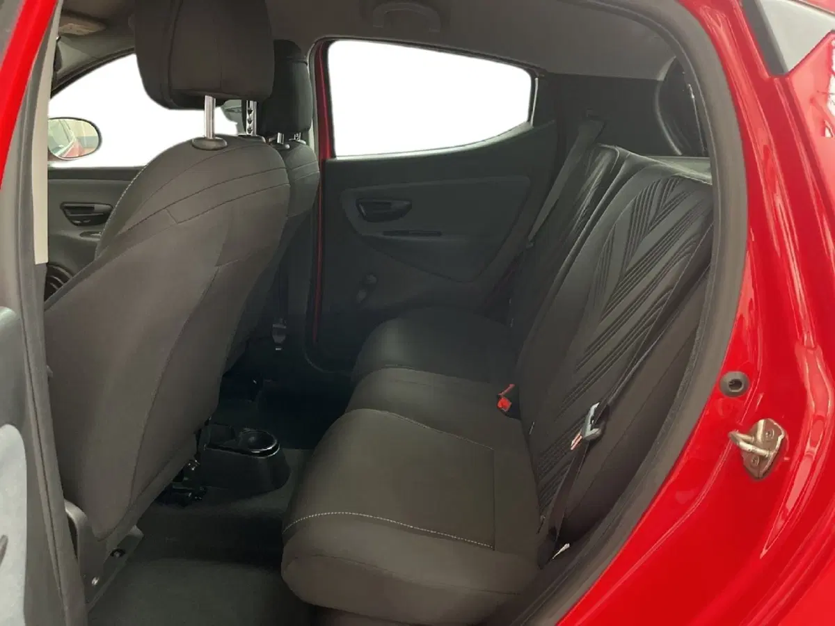 Lancia Ypsilon usata a Torino (8)